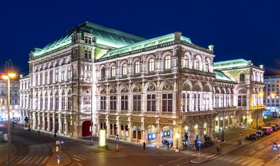 Fototapeta na wymiar Vienna State Opera at night, Austria
