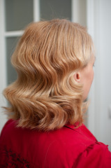 hairstyle hollywood wave on a blonde woman