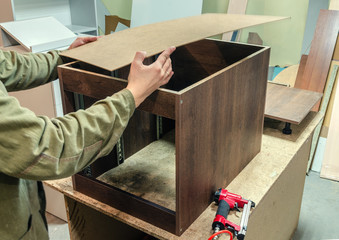 Staples, for a pneumatic stapler, in a carpentry workshop