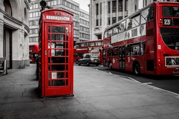 Fotobehang Londen rode bus Londense telefooncel