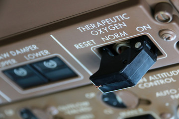 Therapeutic Oxygen System Control on the Flight Deck of a Jumbo Jet