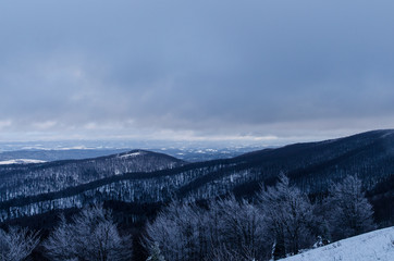 Fototapeta na wymiar Panorama z Bukowego Berda zima bieszczady 