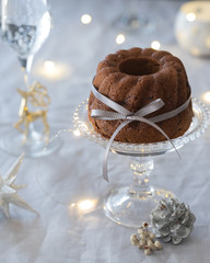 リボンとクグロフケーキ