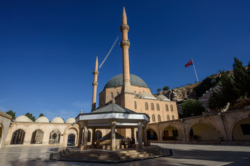 Fototapeta na wymiar 16th century Dergah Camii or Mevlid-i Halil Mosque in Sanliurfa, Turkey