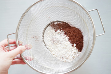 小麦粉とココアパウダー