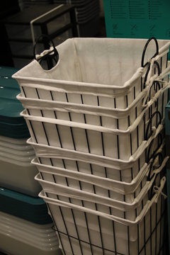Pile de panier &agrave; linge m&eacute;talliques