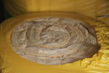 Rouleau de laine de verre isolante