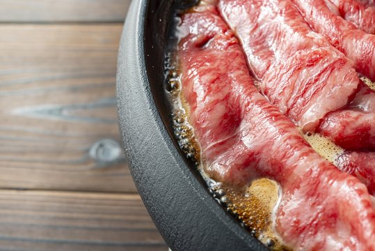 新鮮で美味しい牛肉のすきやき