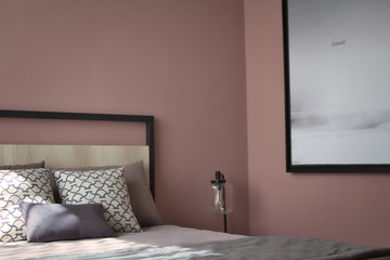 Diseño de interiores de recamara en color rosa