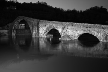 un suggestivo ponte medioevale 