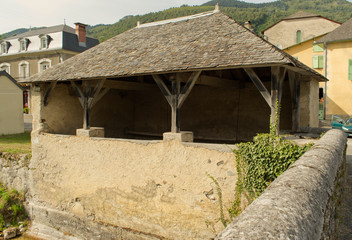 Lavoir du village de Bielle dans la vallée d'Ossau dans les Pyrénées Atlantique