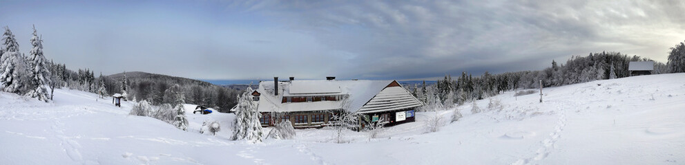 Panorama Hala Łabowska - Baskid Sądecki widok na halę i Schronisko