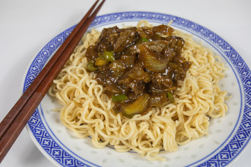 beef with onions and Chinese noodles