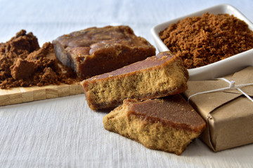 Integral sugar from natural cane. Ground and solid block, handmade process. Space to write, natural lighting.