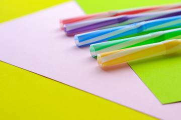 Obraz premium Plastic cocktail straws on color background