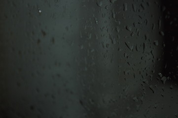 Water droplets that adhere to clear glass