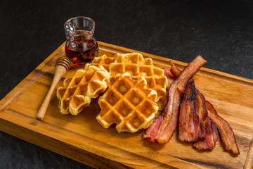 カリカリベーコンセット　Deliciously baked crispy bacon food