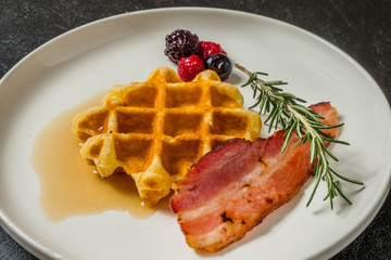 カリカリベーコンセット　Deliciously baked crispy bacon food