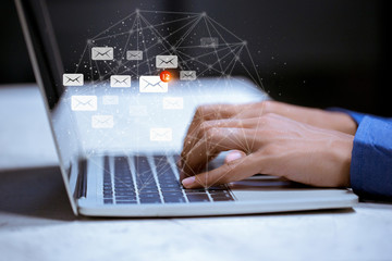 Obraz premium Business using laptop,with email icon,email inbox electronic communication graphics concept.
