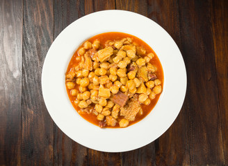 Garbanzos con callos de ternera