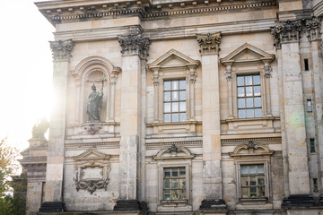 Obraz premium sun shining on a facade of an old historical building