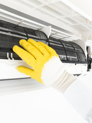 Aircondition service and maintenance, fixing AC unit and cleanin