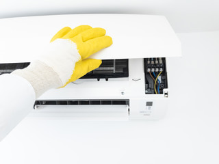 Aircondition service and maintenance, fixing AC unit and cleanin