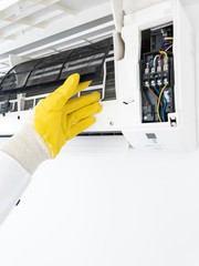 Aircondition service and maintenance, fixing AC unit and cleanin