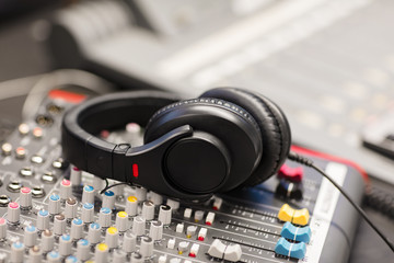 Obraz na płótnie Canvas Headphones on Sound Mixer In Professional Radio Studio