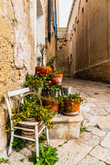 Fototapeta na wymiar Narrow streets of the beautiful city of Bari, ideal for strolling when we tour in Italy.
