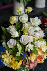 Obraz na płótnie Canvas Alamy Multi Colored Roses Bouquets In Market Stall