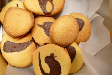 Biskuit-Kekse mit Rum und Schokolade