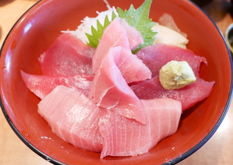 まぐろ丼