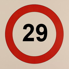 Grafische Darstellung des Straßenverkehrszeichen Maximalgeschwindigkeit 29 km/h
