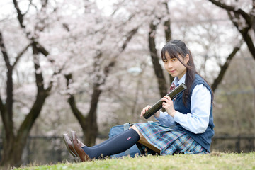 卒業する女子学生