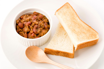 チリコンカーンとトースト
