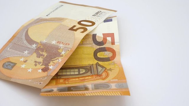Euro Geld Scheine fallen in Zeitlupe Bargeld