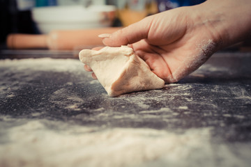 hands of the girl sculpts pies from the dough