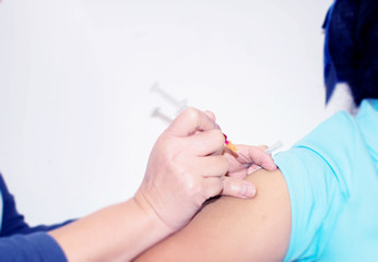 Obraz na płótnie Canvas nurse giving a vaccine for a patient.