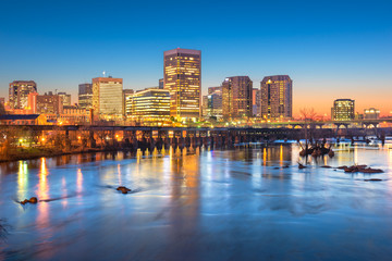 Fototapeta na wymiar Richmond, Virginia, USA downtown skyline on the James River