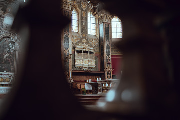 Katholische Kirche mit Gold