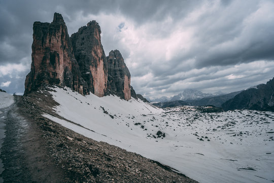 Drei Zinnen Berge in Südtirol mit Schnee