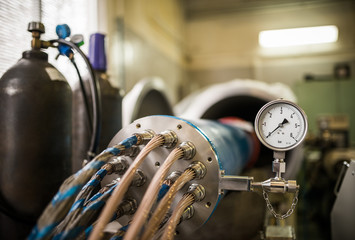 Set of high voltage cables with barometer
