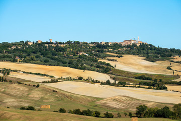 Fototapeta na wymiar Fields cultivated in late summer on the Sienese hills