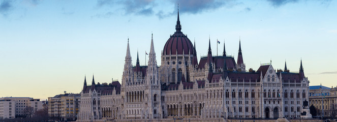 Obraz premium Hungary, Budapest Parliament view from Danube river. Dramatic clouds