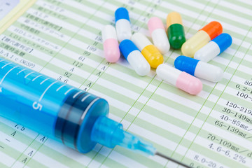 健康診断結果　カプセル薬　注射　ヘルスケアイメージ