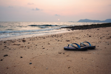 Obraz premium sandals on sunset beach