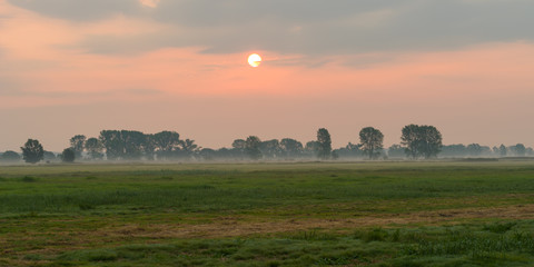 Fototapeta na wymiar Scenic View Of Field Against Sky During Sunrise