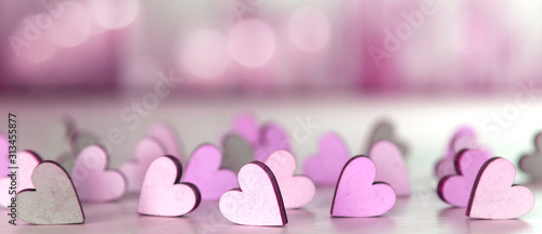 Hintergrund oder banner mit pinkfarbenen Herzchen für Valentinstag, Muttertag usw.