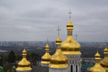 Fototapeta na wymiar golden domes of orthodox church Kiev